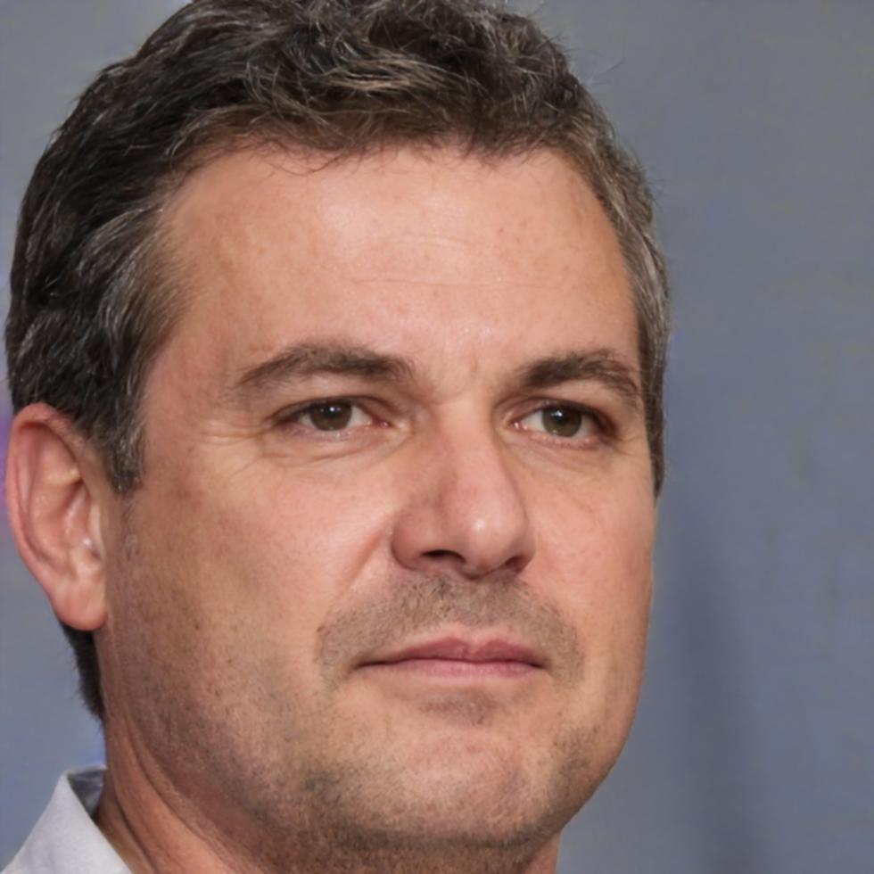 Portrait de Laurent Dubois, expert en analyse financière